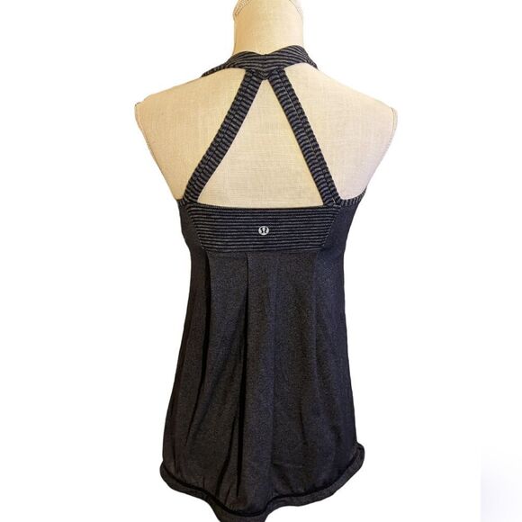 Lululemon gray and black criss cross top size 4 - Picture 2 of 5